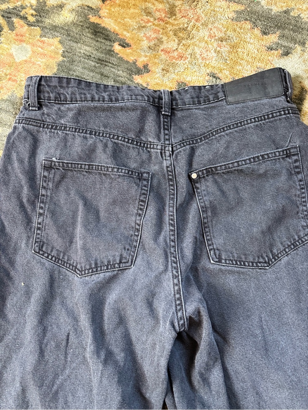 High Rise Ankle Mom Jeans - Picture 4 of 5